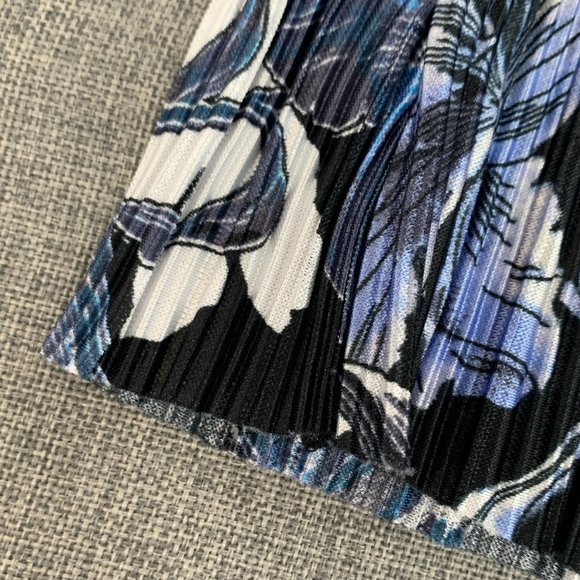 Roz & Ali Textured Floral Sleeveless Blouse Gold Chain Neckline Large Blue Black - Picture 5 of 15